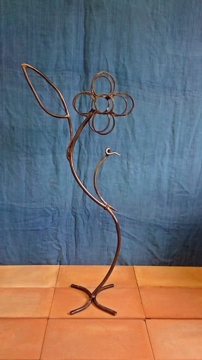 Espositore per vino a fiore in ferro battuto